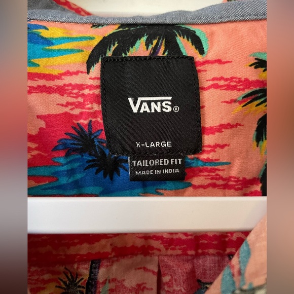 Vans Hawaiian Shirt Men’s Short Sleeve Button Down - Picture 3 of 3